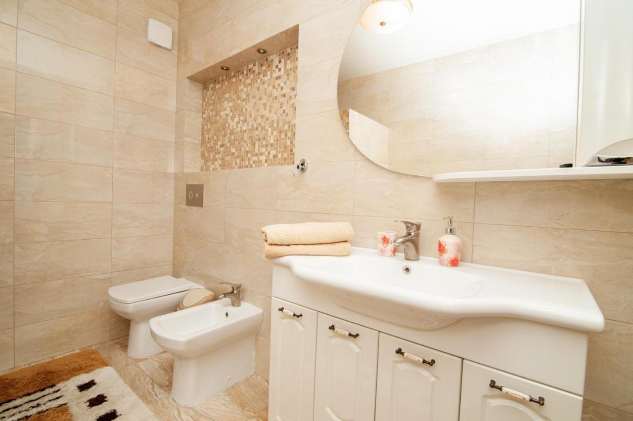 Lia*S Deluxe Apartment In The Center Кишинів Екстер'єр фото